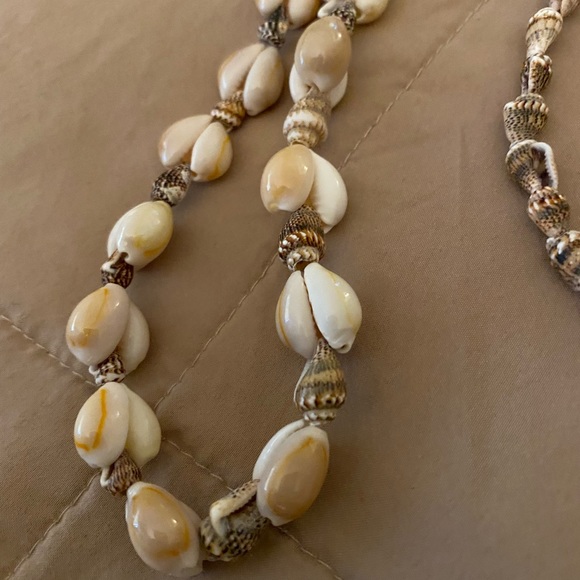 Puka shells necklace - Picture 4 of 4